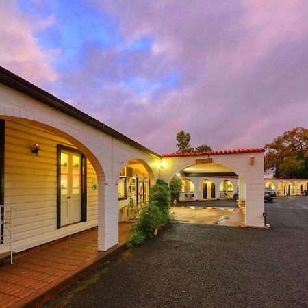 Azalea Motel Кунабарабран Екстериор снимка