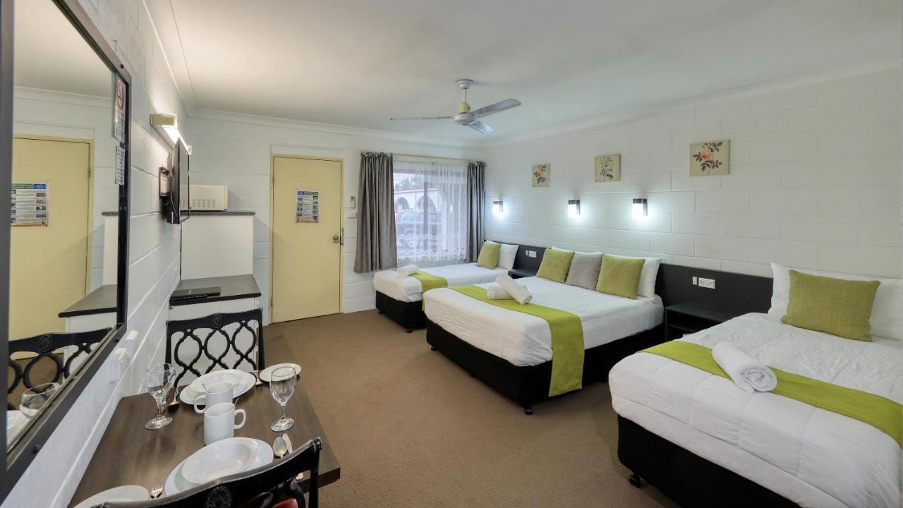 Azalea Motel Кунабарабран Екстериор снимка
