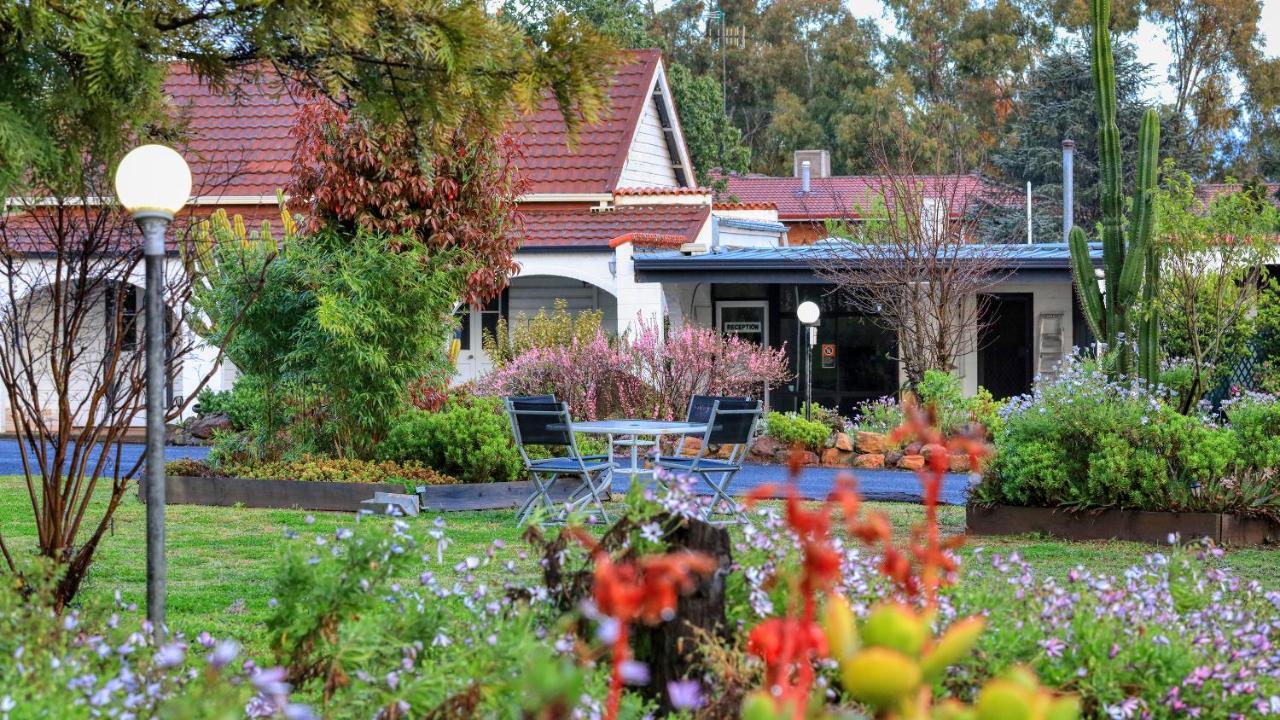 Azalea Motel Кунабарабран Екстериор снимка