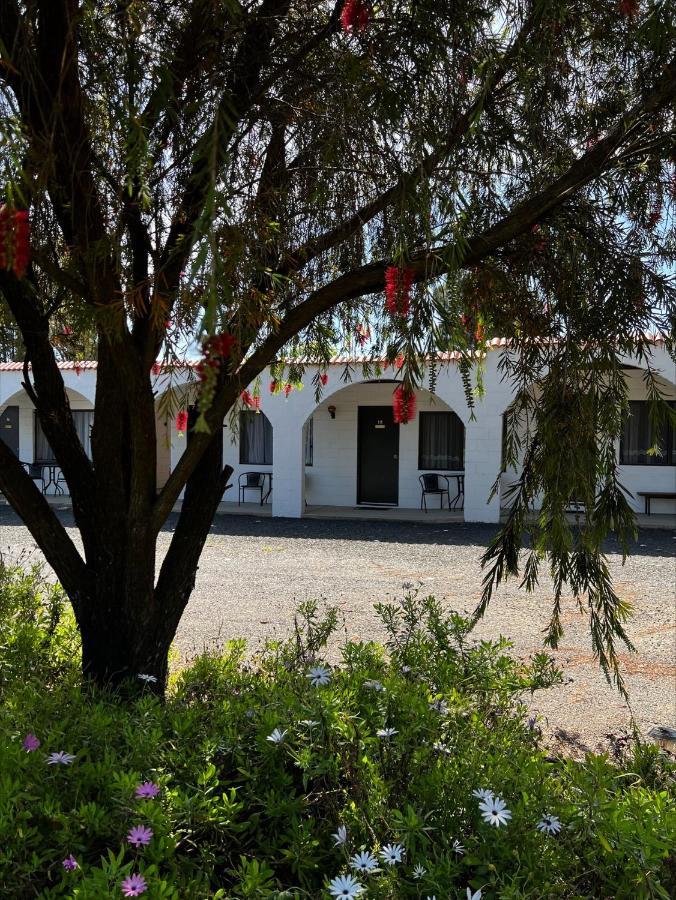 Azalea Motel Кунабарабран Екстериор снимка