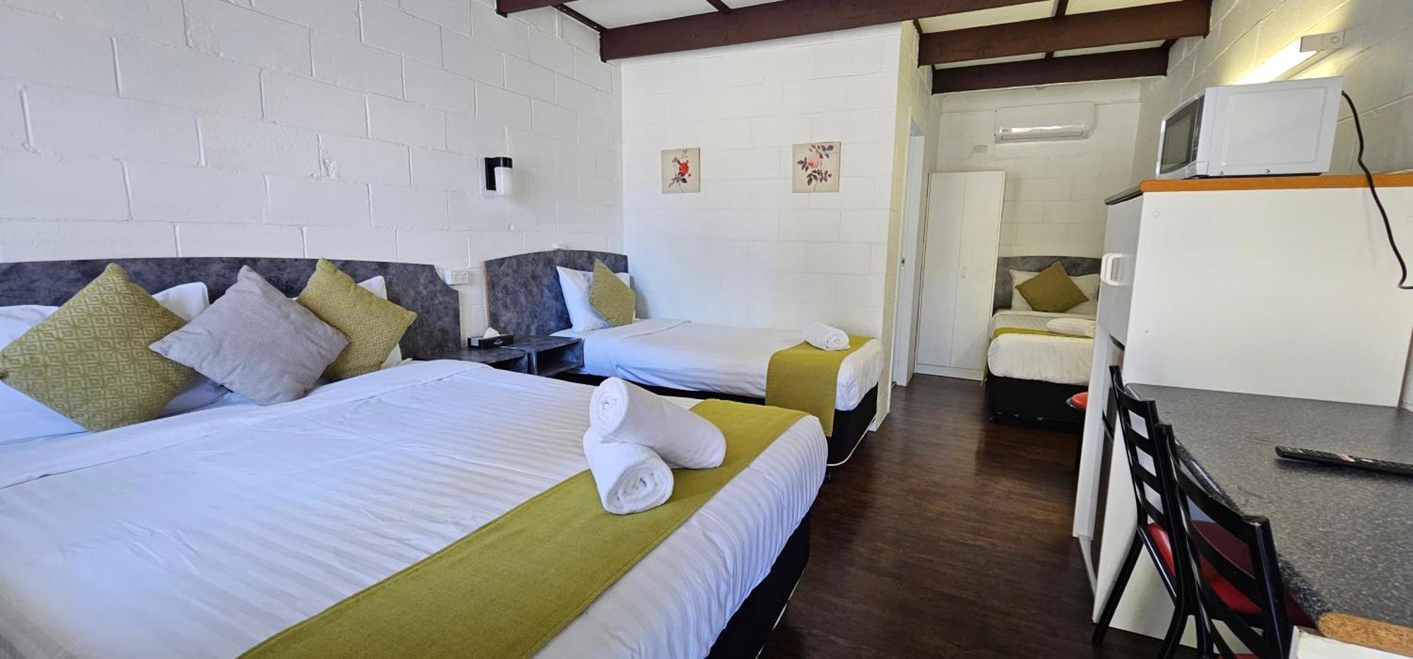 Azalea Motel Кунабарабран Екстериор снимка